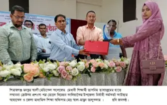 কালিয়াকৈরে মেধাবী শিক্ষার্থীদের মাঝে পুরস্কার বিতরন