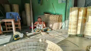 বিলুপ্তির পথে ঐতিহ্যবাহী বাঁশ শিল্প, টিকে থাকার লড়াইয়ে কারিগররা
