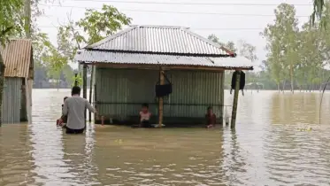 পানিবন্দি অন্তত ১০ হাজার পরিবার,দুর্ভোগে নদী পাড়ের মানুষ