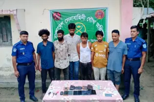 ঠাকুরগাঁওয়ে যৌথবাহিনীর অভিযানে মাদকসহ ৬ অনলাইন ক্যাসিনো ব্যবসায়ী আটক