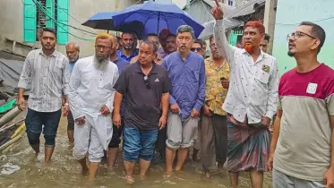 রাঙামাটির পানিবন্দী মানুষদের পাশে কেন্দ্রীয় বিএনপি নেতা