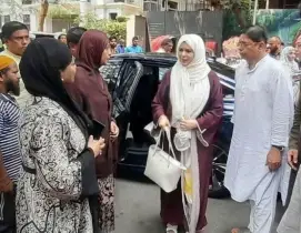 দেশের মসজিদে জুমা পড়লেন ডা. জুবাইদা