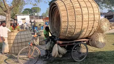 আধুনিকতার জোয়ারে হারিয়ে যাচ্ছে গ্রামীণ ঐতিহ্যের নিদর্শন ‘বাঁশের ডুলি’