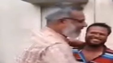 ইজাদারদের ফেলে দেয়া তেলের ক্ষতিপূরণের টাকা হাতে পেয়ে খুশি দোকানী