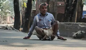 পঙ্গুত্ব জয় করে জীবনযুদ্ধে জয়ী কাশেম, সঙ্গী শুধু একটি বিয়ারিং গাড়ি!
