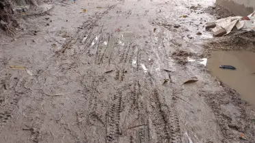 সীমান্তবর্তী হাওয়ায় পাকা হয় না রাস্তা