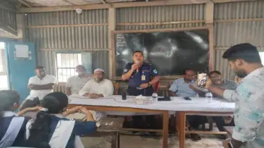 মোবাইল-মাদক-বাল্যবিবাহ নয়, শিক্ষায় মনোযোগ চান ওসি