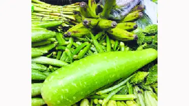 নিত্যপণ্যের বাজারে মাছ ও শাকসবজির সরবরাহ কম