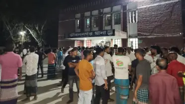 মামলার আসামিদের মুক্তির দাবিতে জীবননগর থানা ঘেরাও