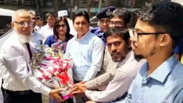 রায়পুরায় ভোটার নিবন্ধন কার্যক্রম পরিদর্শন করেন নির্বাচন কমিশনার আনোয়ার ইসলাম 