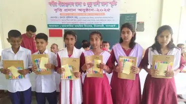 বাগেরহাটে কৃতি শিক্ষার্থীদের সংবর্ধনা ও বৃত্তি প্রদান