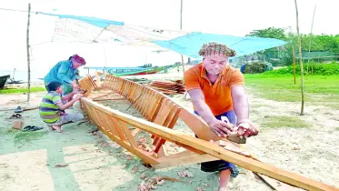 জেলেদের ভাসমান জীবন : পদ্মার বুকেই সংগ্রামের নৌকা