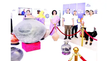 বায়ান্ন বাজার তিপ্পান্ন গলি