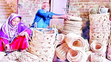 তালপাতার আঁশের তৈরি হস্তশিল্প যাচ্ছে ইউরোপে