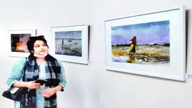 রঙিন ক্যানভাসে মাটি ও মানুষের বয়ান