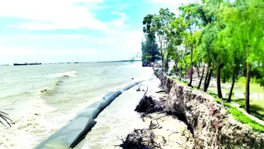 ভাঙনে বিলীনের পথে পারকি সমুদ্রসৈকত