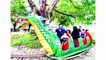 দেশের পর্যটন কেন্দ্রগুলোতে উপচেপড়া ভিড়
