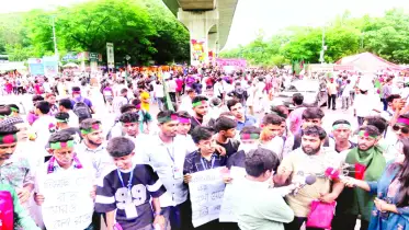 জুলাই সনদ বাস্তবায়নের দাবিতে শাহবাগ অবরোধ, যানজট