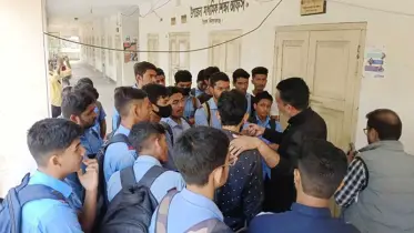 ক্লাস না করেই কেউ নিচ্ছেন বেতন কেউ যেতেই পারছেন না ক্লাসে