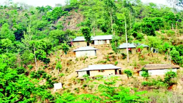 সীতাকুণ্ডের পাহাড়ে লক্ষাধিক মানুষের ঝুঁকিপূর্ণ বসবাস