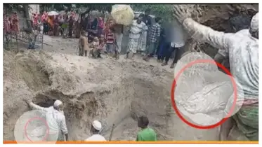 মাটি খুঁড়তেই বের হলো সাদা কাপড়ে মোড়ানো ৩০ বছর আগের অক্ষত মরদেহ