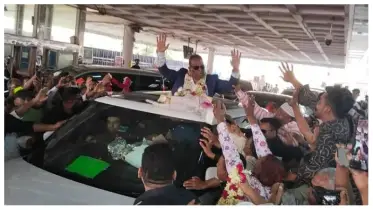 হাসিনার দুঃশাসন, ১৪ বছর পর দেশে ফিরে আবেগাপ্লুত হয়ে পড়েন হানিফ বাসের ম