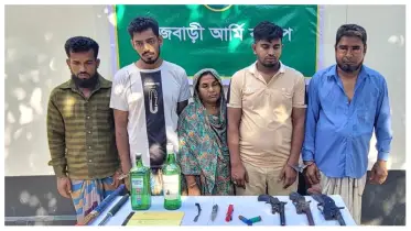 যৌথ বাহিনীর অভিযানে বিপুল পরিমাণ অস্ত্র-গোলাবারুদসহ ৫ ডাকাত সদস্য গ্রেফতার