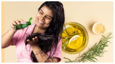 চুল পড়া রোধে ঘরেই তৈরি করুন রোজমেরি হেয়ার অয়েল