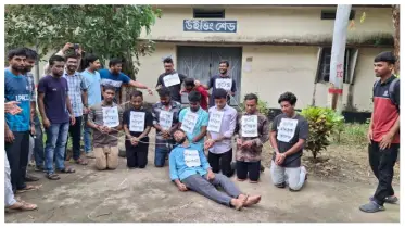 পাবনা টেক্সটাইল ইঞ্জিনিয়ারিং কলেজের প্রশাসনিক ভবনে তালা ঝুলিয়ে অবস্থান ধর্মঘট