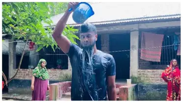 দুধ দিয়ে গোসল করে রাজনীতি ছাড়ার ঘোষণা নিষিদ্ধ ছাত্রলীগ নেতার