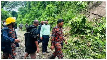 বান্দরবানে ভারী বৃষ্টিপাতে পাহাড় ধস, অভ্যন্তরীণ সড়ক যোগাযোগ বন্ধ