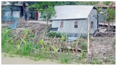 খাল খননের মাটি অপসারণের কারণেই বসতভিটায় ধস নামছে