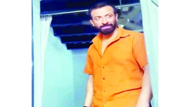 তাণ্ডবে নতুন লুকে শাকিব খান