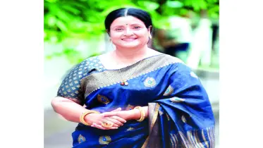 শিক্ষকতা ও অভিনয়ে চিত্রলেখা গুহ
