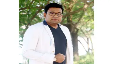 বিরতি ভেঙে প্লেব্যাকে মনির খান