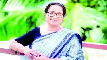 ‘গোধূলিবেলায়’ নাটকে মোমেনার একক অভিনয়