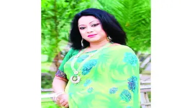 গানে ব্যস্ত আলম আরা মিনু