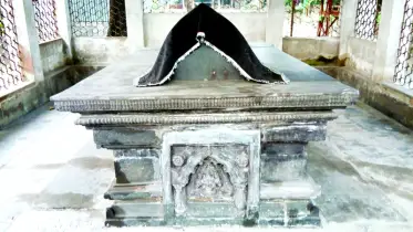 সোনারগাঁয়ে বাংলার স্বাধীন সুলতানের সমাধি