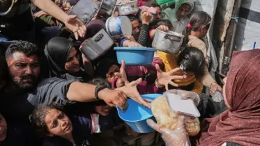 গাজায় দুর্ভিক্ষের আশঙ্কা, গাজার প্রতি সদয় হতে হবে বললেন ট্রাম্প