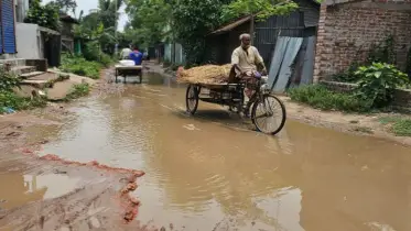 খানাখন্দে ভরা সড়ক, সীমাহীন দুর্ভোগে দুর্গাপুরের মানুষ