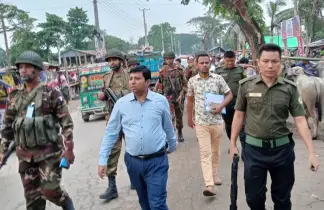 সরাইলে নির্বিঘ্ন ঈদযাত্রা নিশ্চিতে মাঠে ইউএনও, হাট-বাজারে সেনাবাহিনীর উপস্থিতি