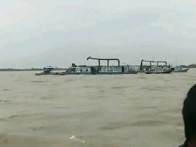 স্বপ্ন নয়, শঙ্কা নিয়ে বাঁচে মেঘনা তীরবর্তী মানুষ
