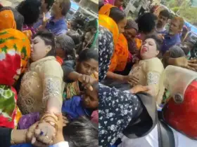প্রতারণার অভিযোগে নারী চিকিৎসককে বেধড়ক মারধর করে পুলিশের কাছে সোপর্দ