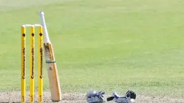 মাঠেই হৃদরোগে আক্রান্ত হয়ে আম্পায়ারের মৃত্যু