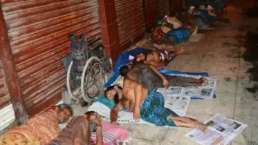 রাজধানীর রাস্তায় ভাসমান জীবন, এক বেলার আহারেও অনিশ্চয়তা