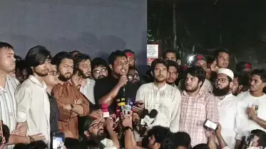 নিষিদ্ধ আওয়ামী লীগের অর্থনৈতিক প্রতিষ্ঠান এবং পলাতক গণহত্যাকারীদের অর্থনৈতিক যোগান এখনো অটুট রয়েছে: হাসনাত