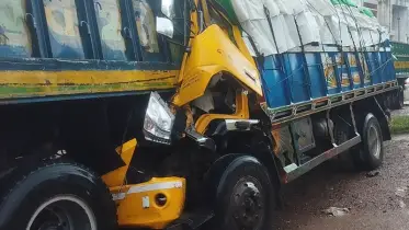 যশোরে দুই ট্রাকের সংঘর্ষে প্রাণ গেল ড্রাইভার ও হেলপারের