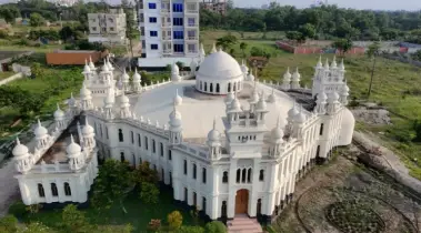 শতাধিক গম্বুজে সৌন্দর্য, শতধারায় আলো— কেরানীগঞ্জের স্থাপত্য বিস্ময় ‘সাউথ টাউন জামে মসজিদ’