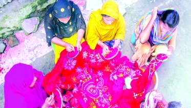 সুচের ফোঁড়ে অর্থনীতি চাকা ঘোরে