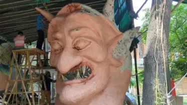 চারুকলায় যেভাবে সাজানো হচ্ছে হাসিনাকে